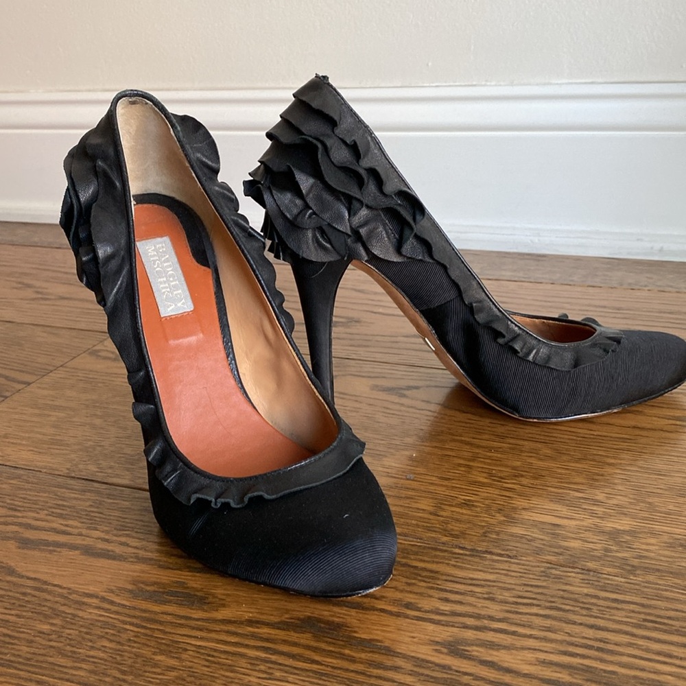 Badgley Mischka Tai Ruffle Pumps - Picture 3 of 8